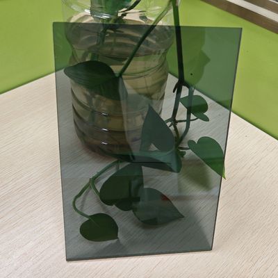 Un buen precio. 2 mm de color gris 4 pies-7 pies hojas de techo de policarbonato soportan condiciones climáticas extremas para la longevidad y la durabilidad en línea