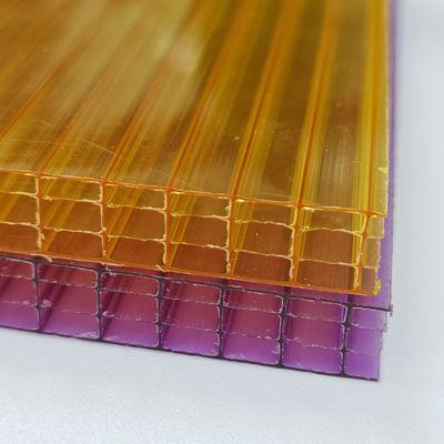 Un buen precio. Protección UV Eficiencia energética Cuatro capas de policarbonato de color de hoja hueca para claraboyas y invernaderos en línea
