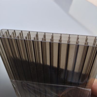 Hojas huecas de PC de cuatro capas de colores personalizables muy resistentes para la construcción contra el sol fuerte