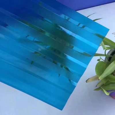 Hoja corrugada de policarbonato de plástico de aislamiento térmico resistente al impacto en relieve para la construcción