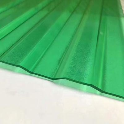 Tejas de policarbonato translúcidas con difusión de luz para iluminación natural y protección contra el clima