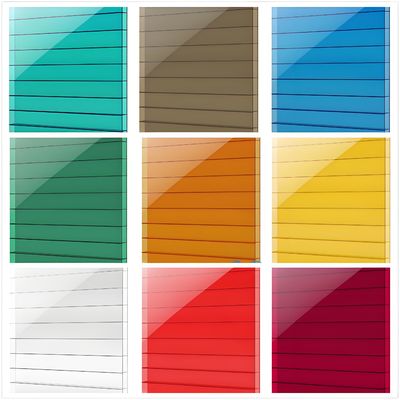 Un buen precio. Hoja de policarbonato de color verde con excelente transparencia y resistencia a los UV en línea