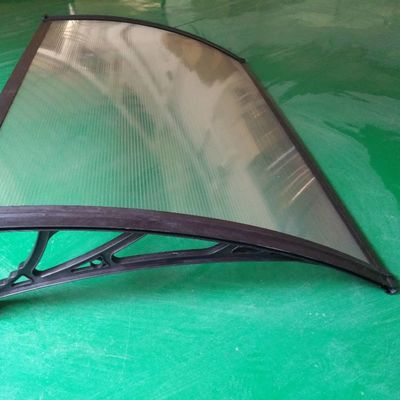Un buen precio. 2.5mm hoja sólida o 5.0mm hoja hueca PC Canopy para reducir el ruido Polycarbonate material de vela en línea