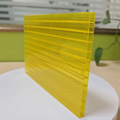 Hoja hueca de policarbonato amarillo resistente a impactos para mayor seguridad y protección del techo del toldo