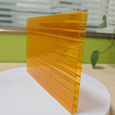 Lámina hueca de policarbonato naranja: material de techado perfecto para agricultura e industria