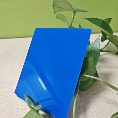 Hoja sólida de policarbonato azul opaco para fácil manejo e instalación con diseño ligero