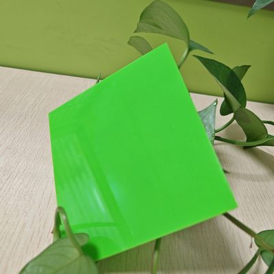 Hoja sólida de policarbonato verde opaco de alta resistencia Material virgen 100% no transparente