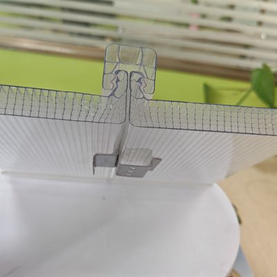 Un buen precio. Lámina de policarbonato U-Lock de seis capas para un aislamiento térmico superior en línea