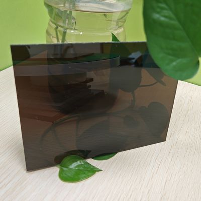 Lámina sólida de policarbonato con protección UV para máxima resistencia al impacto y a la intemperie