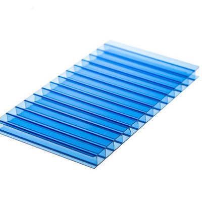 Un buen precio. Hoja de policarbonato azul de 6 mm a 10 mm con estructura de paredes múltiples para protección UV e iluminación ambiental difundida y agradable en línea