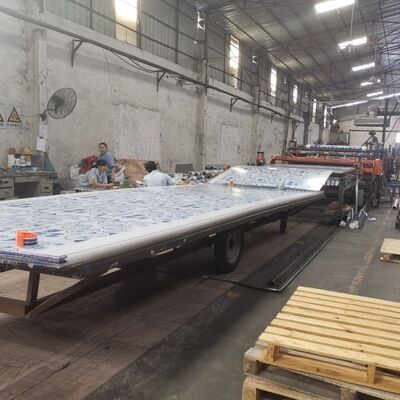 Fabricante chino de chapa de policarbonato de plástico producida con tecnología de extrusión automatizada que ofrece un rendimiento constante y confiable