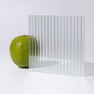Un buen precio. Panel de policarbonato hueco multicapa transparente de 4*8 pies y 10 mm de espesor, que proporciona una solución ligera y duradera con protección UV y alta resistencia para toldos y marquesinas en línea