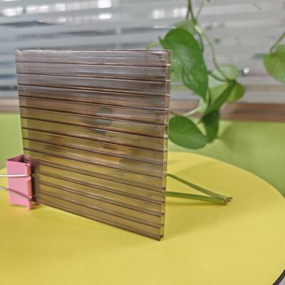 Panel de policarbonato de hoja hueca de bronce PC de calificación de fuego B1 Ideal para soluciones de techado y revestimiento de construcción