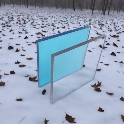 Un buen precio. Precio de fábrica Hoja de policarbonato de plástico de 5 mm y 4 * 8 pies Hoja transparente que ofrece una excepcional resistencia al impacto y alta transmisión de luz para toldos industriales y en línea