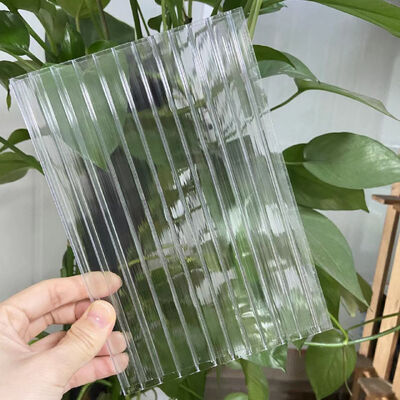 Un buen precio. Sistemas de techos de policarbonato flexibles que ofrecen una resistencia y transparencia superiores, perfectos para diseños de techos arquitectónicos en línea